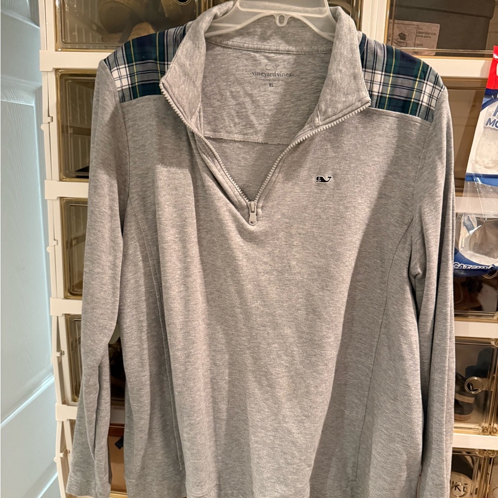 Vineyard Vines Gray Shep size XL with tartan print shoulders